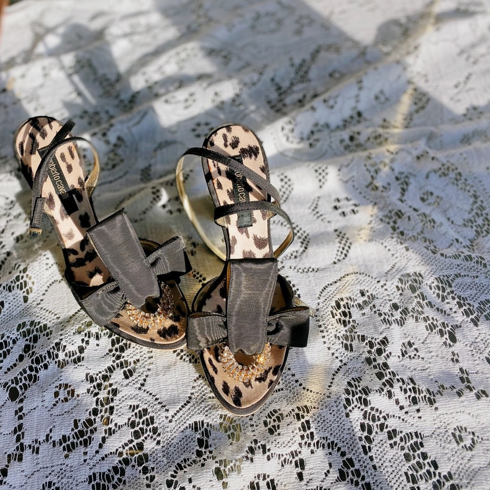 Roberto Cavalli Bow Heels - Picture 2 of 3